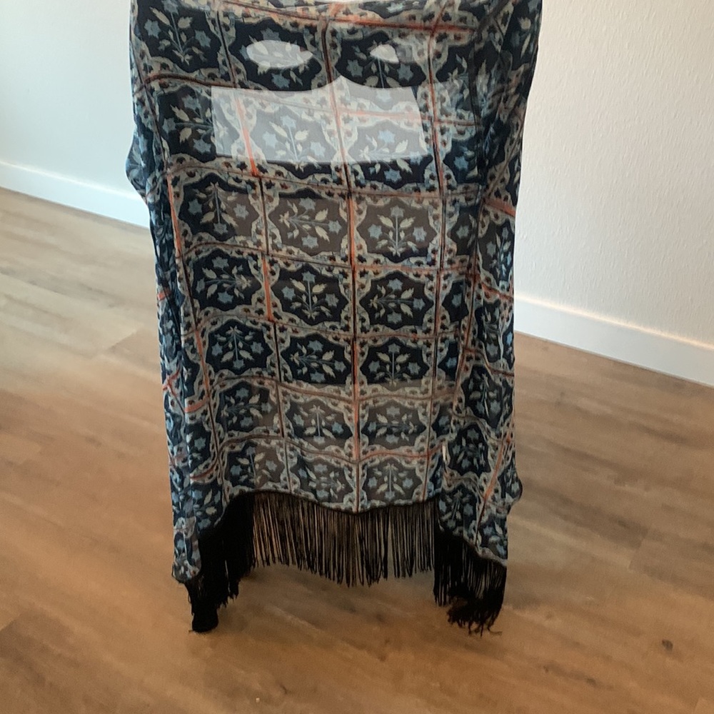Patterned Sheer kimono with black fringe - Picture 4 of 4